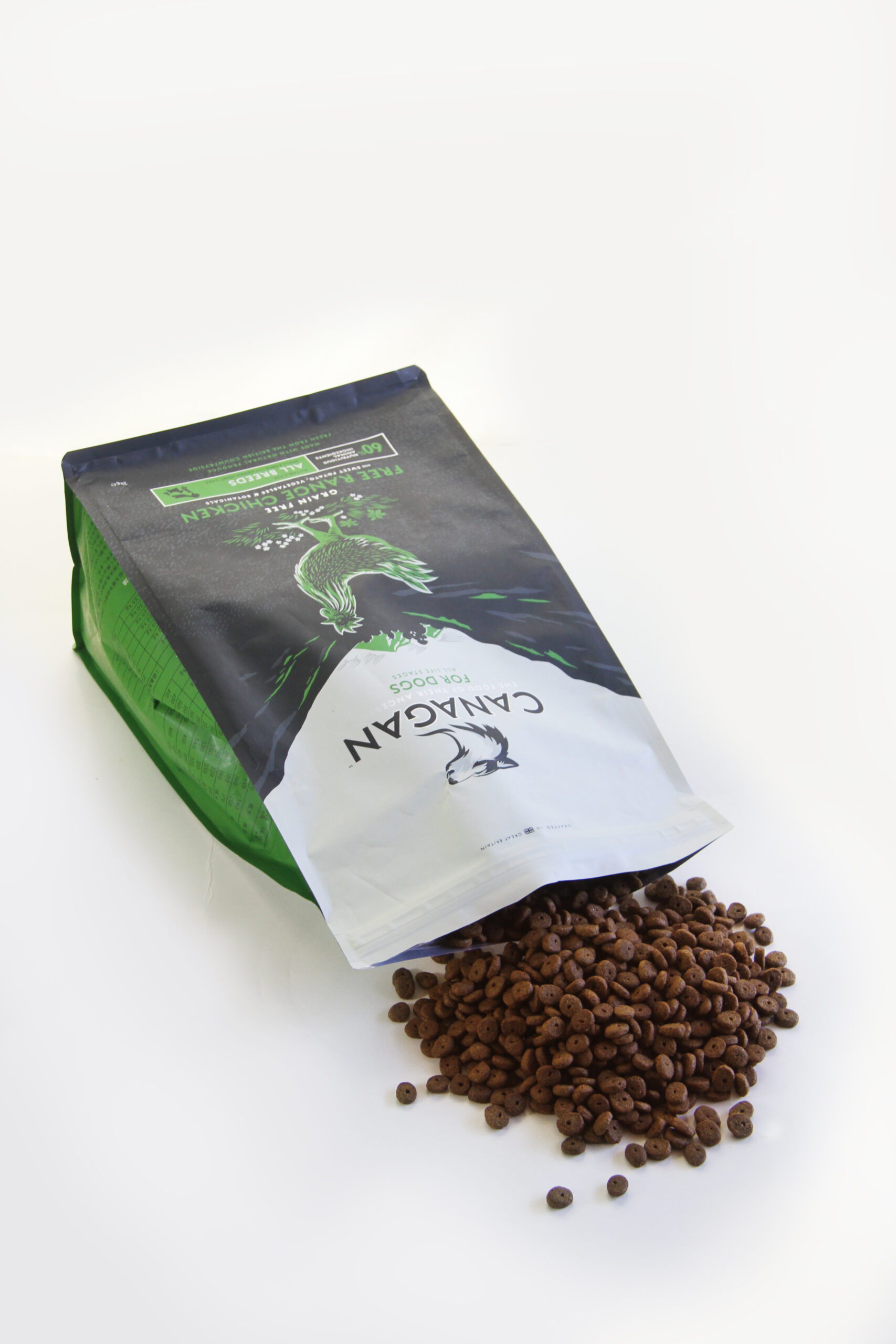 カナガンドッグフード 粒のアップ写真